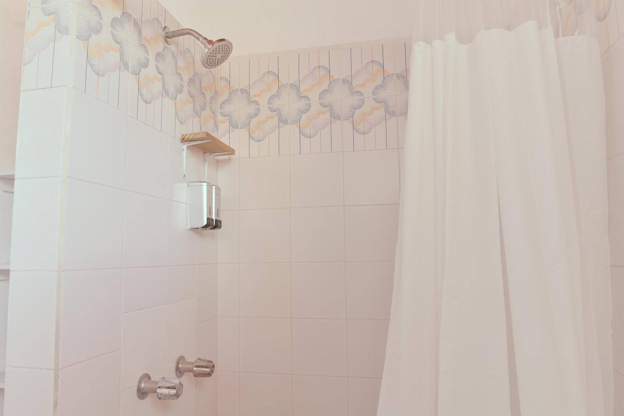 Macarena Hostel Флорес Екстериор снимка