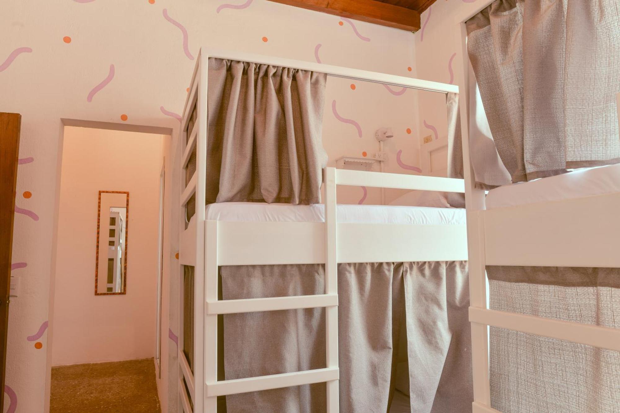 Macarena Hostel Флорес Екстериор снимка