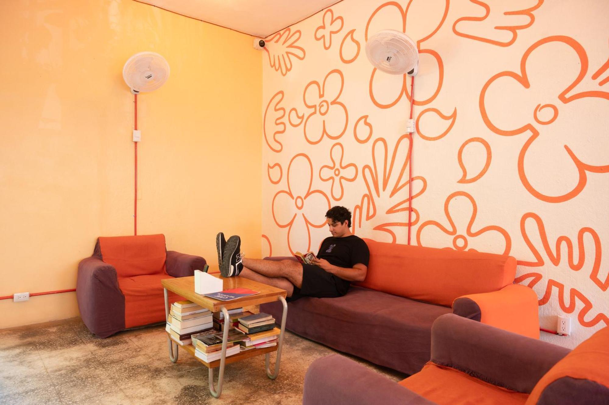 Macarena Hostel Флорес Екстериор снимка