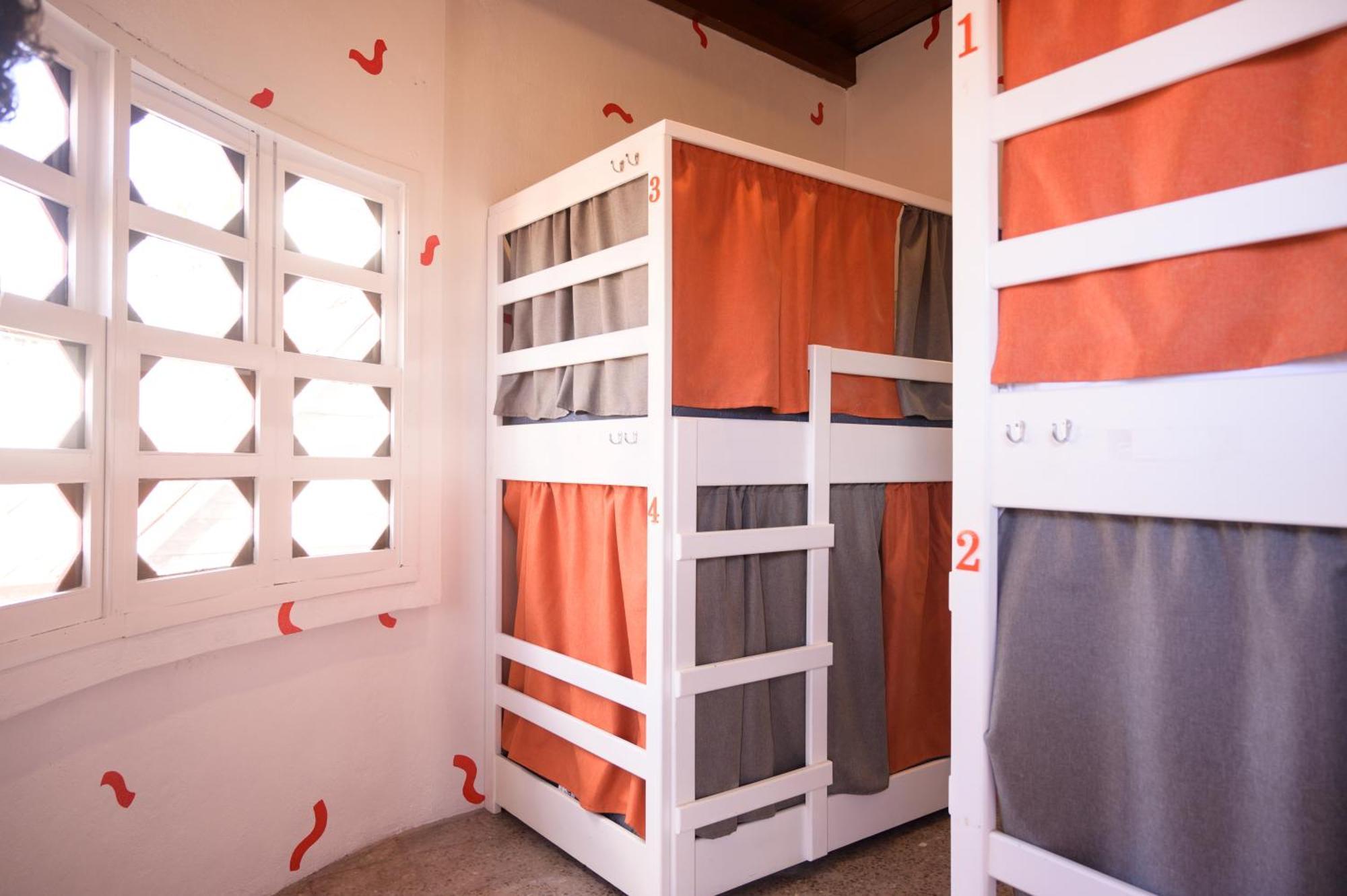 Macarena Hostel Флорес Екстериор снимка